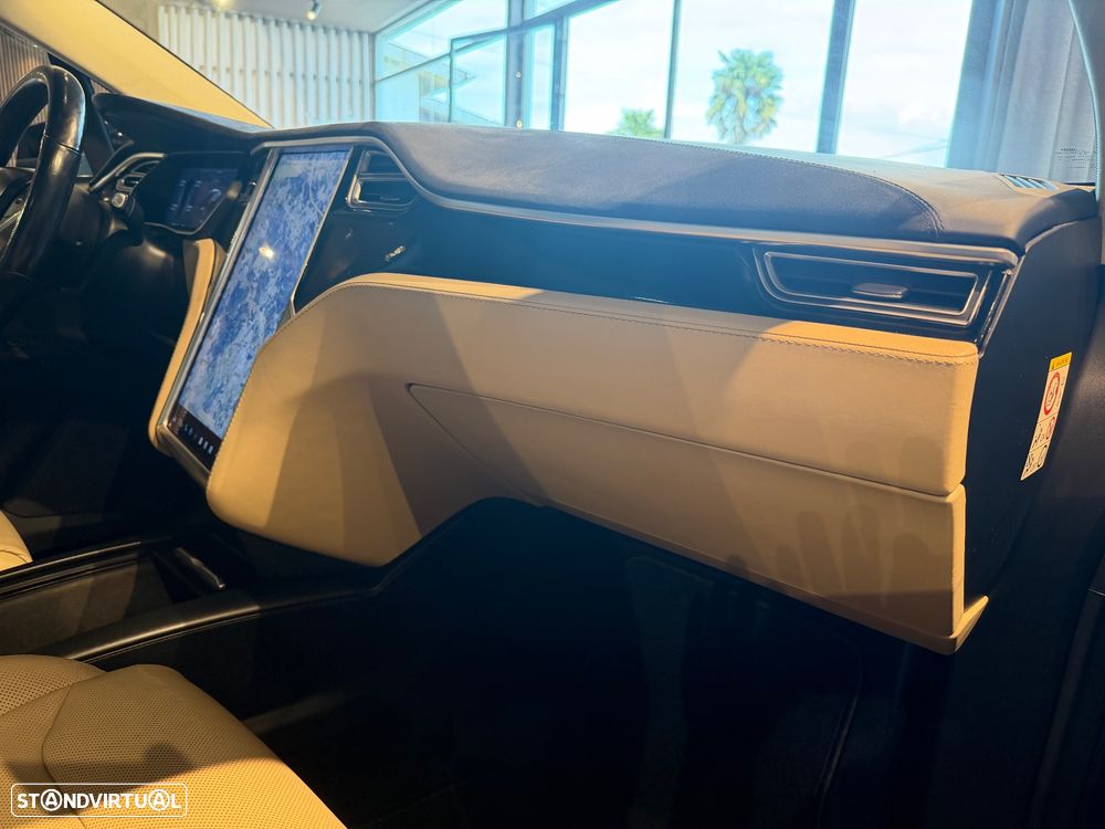 Tesla Model X P100D - 35