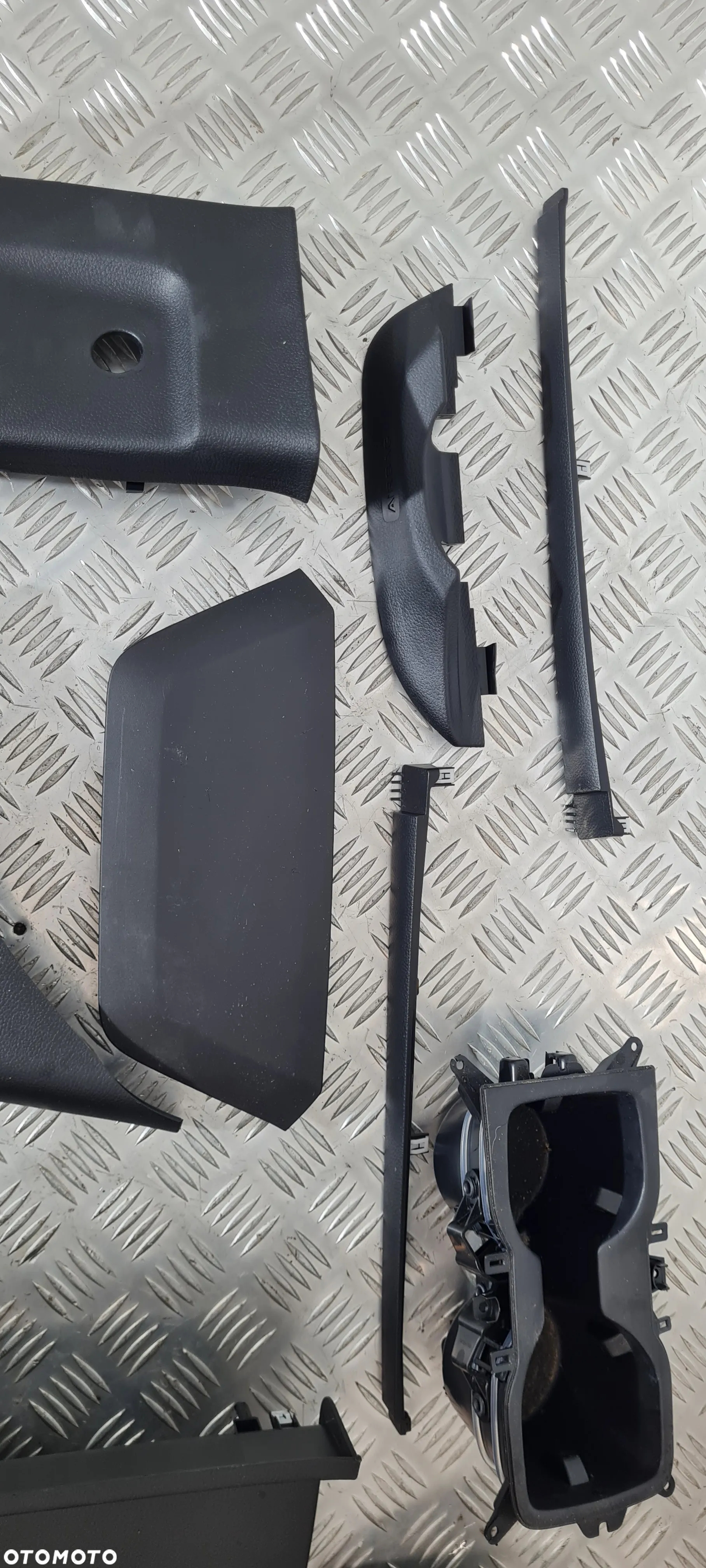 Ford Ranger V Osłona Słupka Wnętrza Kpl. - 5