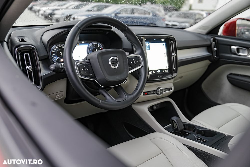 Volvo XC 40 B4 B AWD DKG Momentum Pro - 13