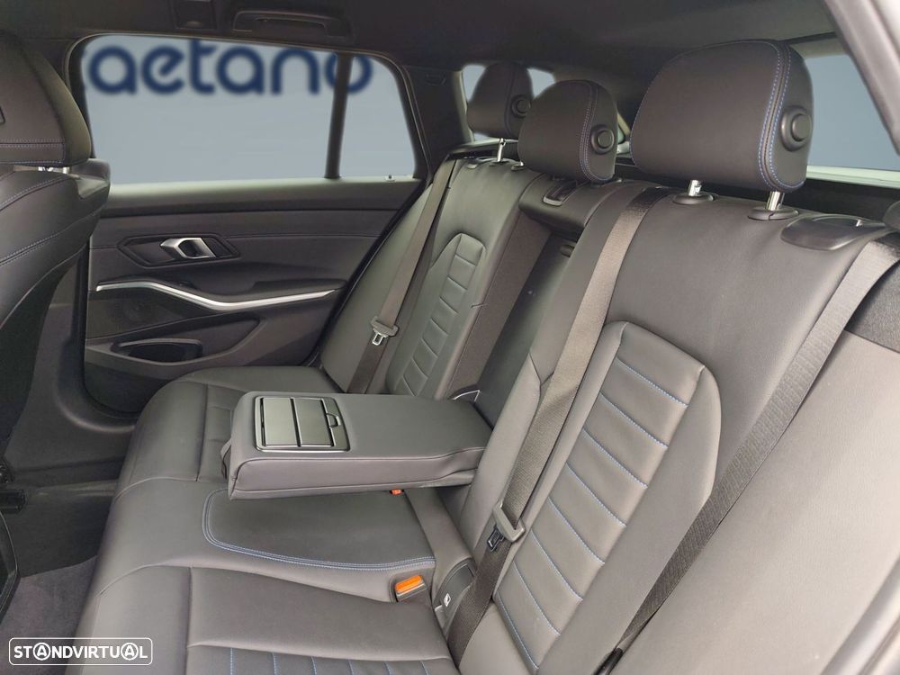 BMW 320 d Pack Desportivo M Auto - 10