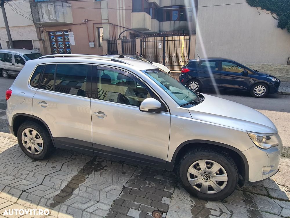 Volkswagen Tiguan - 1
