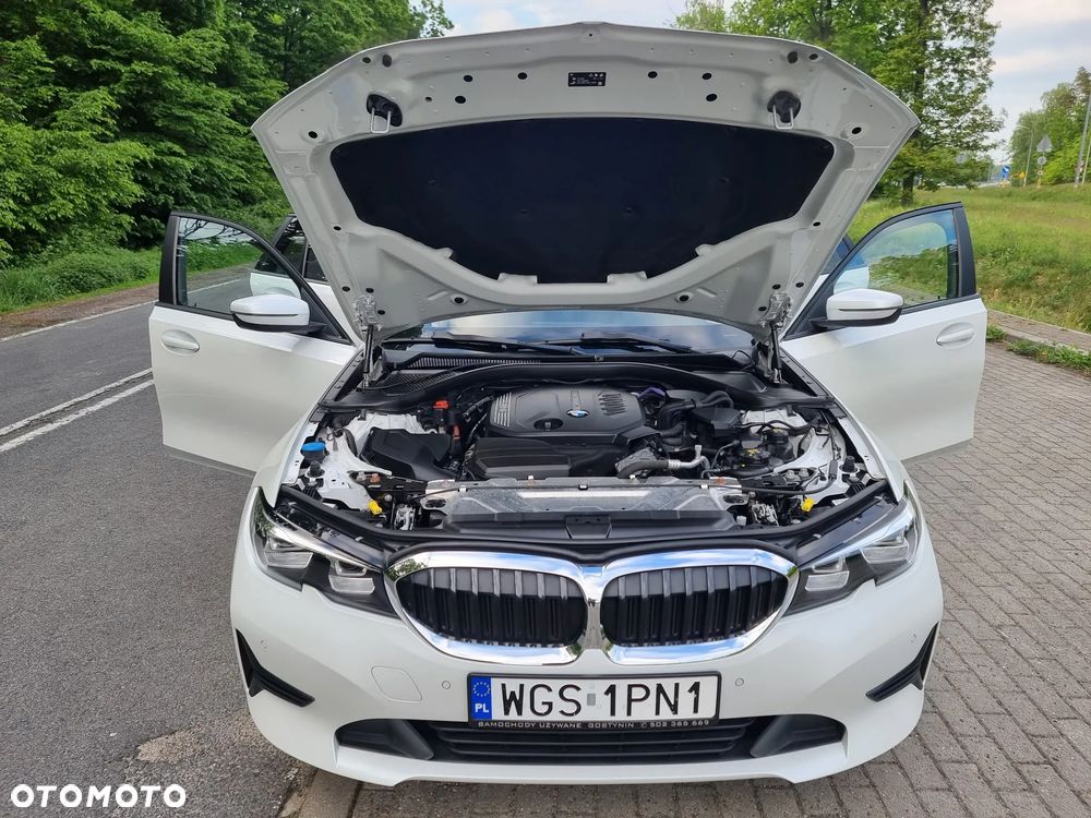 BMW Seria 3 320d Edition Luxury Line Purity - 12