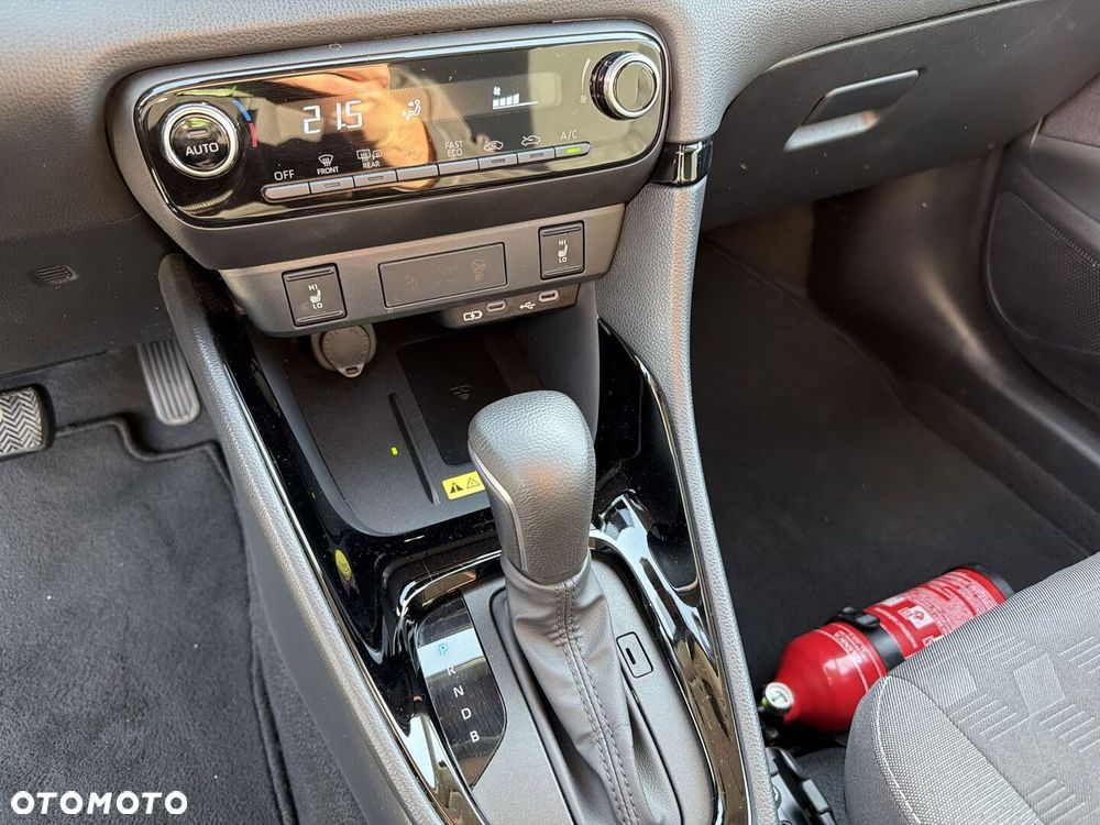 Toyota Yaris Hybrid 1.5 Style - 19