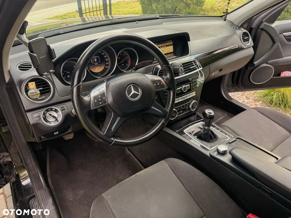 Mercedes-Benz Klasa C 180 CGI BlueEff Classic - 5