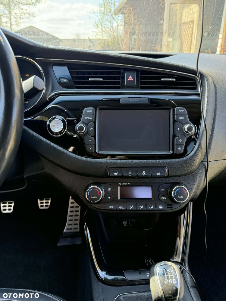 Kia Ceed 1.6 CRDi 136 ISG Platinum Edition - 24