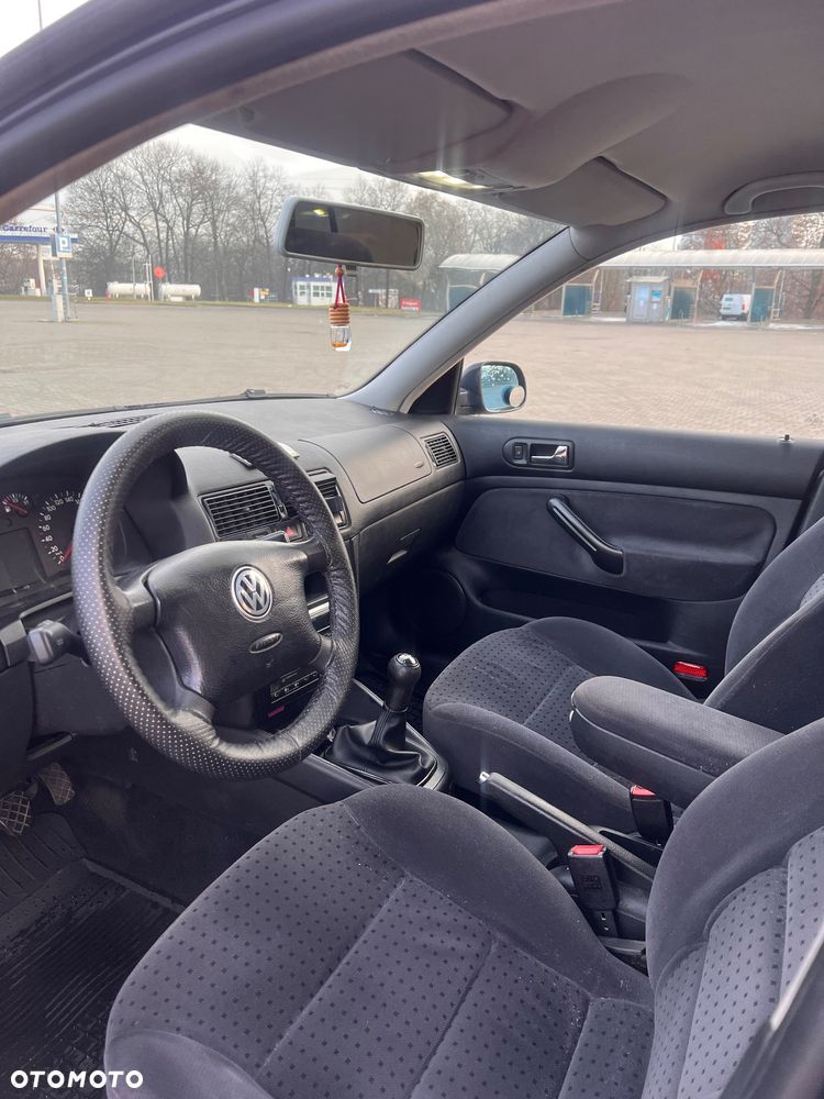 Volkswagen Golf 1.6 - 9