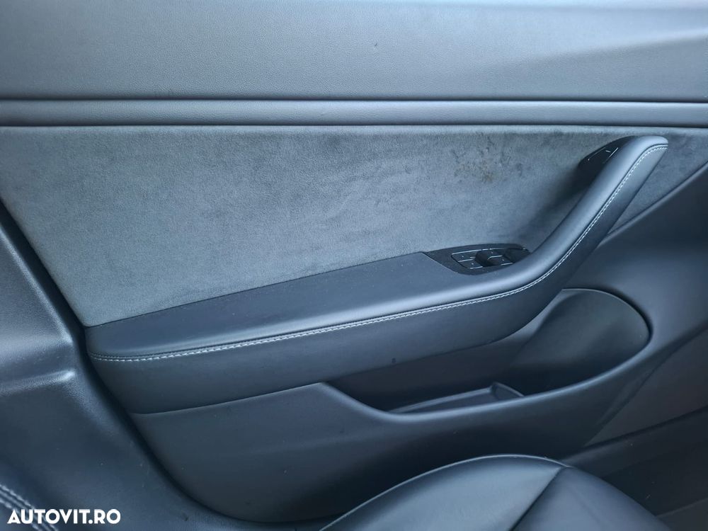 Tesla Model 3 - 28
