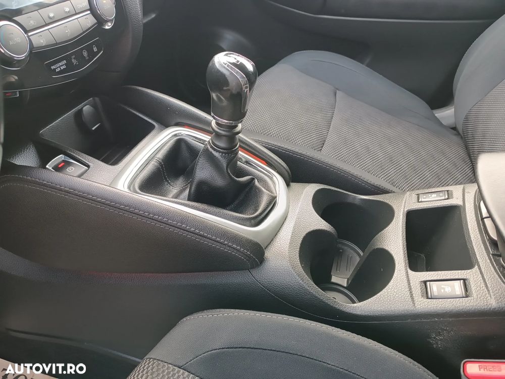 Nissan Qashqai 1.6 dCi DPF tekna - 9