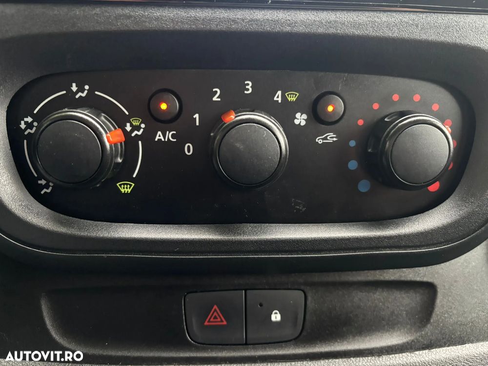 Renault Trafic - 18