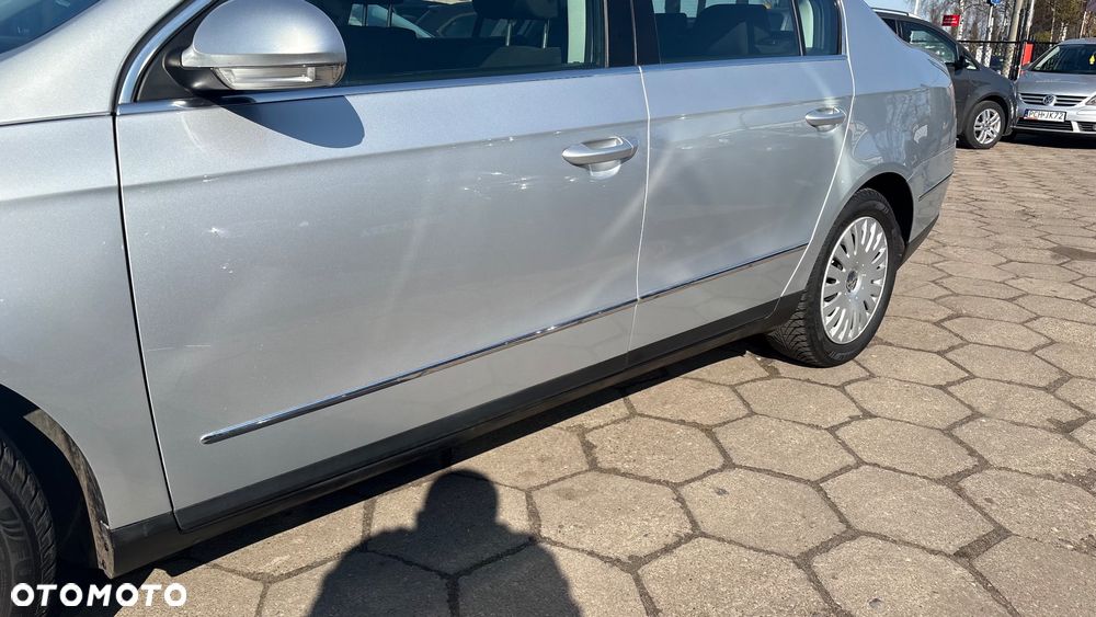 Volkswagen Passat 1.6 FSI Comfortline - 11