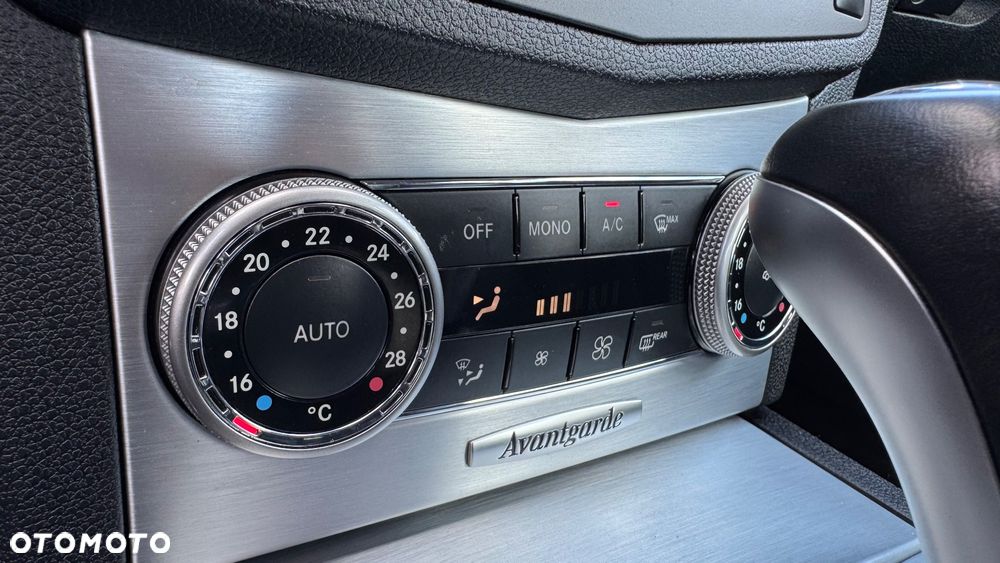 Mercedes-Benz Klasa C 180 CGI Automatik BlueEFFICIENCY Avantgarde - 20