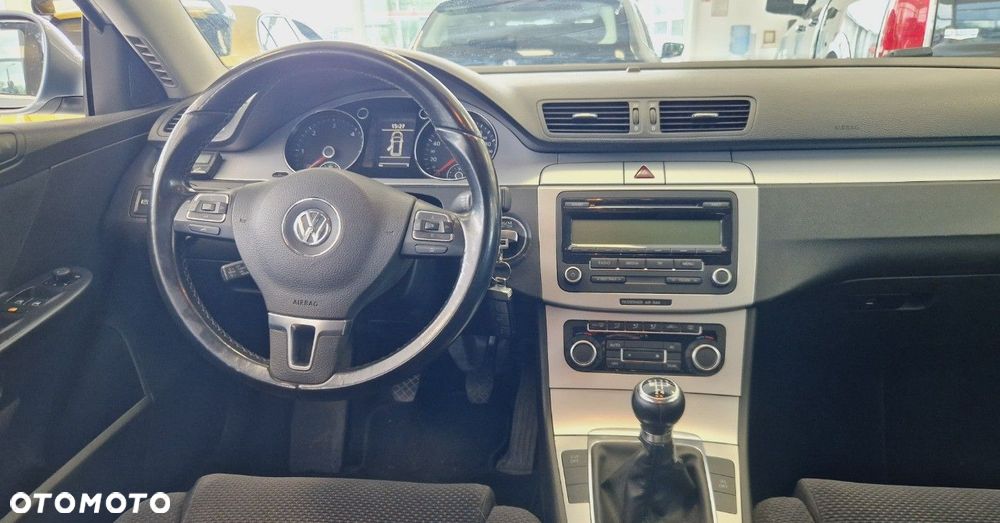 Volkswagen Passat - 13