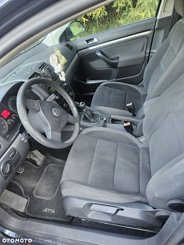Volkswagen Jetta - 8