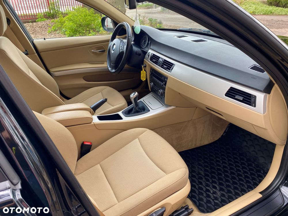 BMW Seria 3 320d - 25