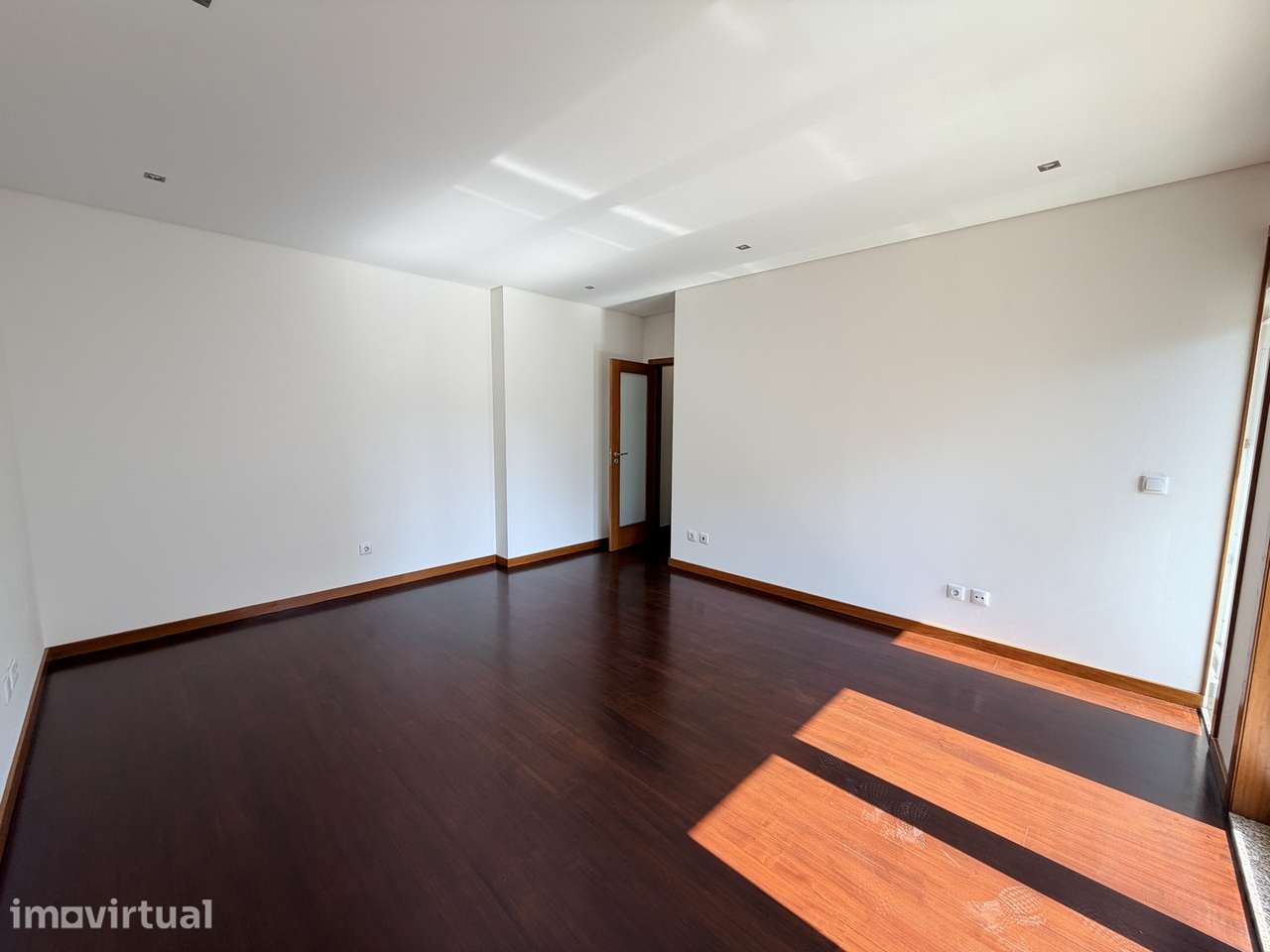 Apartamento T2 – Zona Glicínias / Universidade - Grande imagem: 3/11