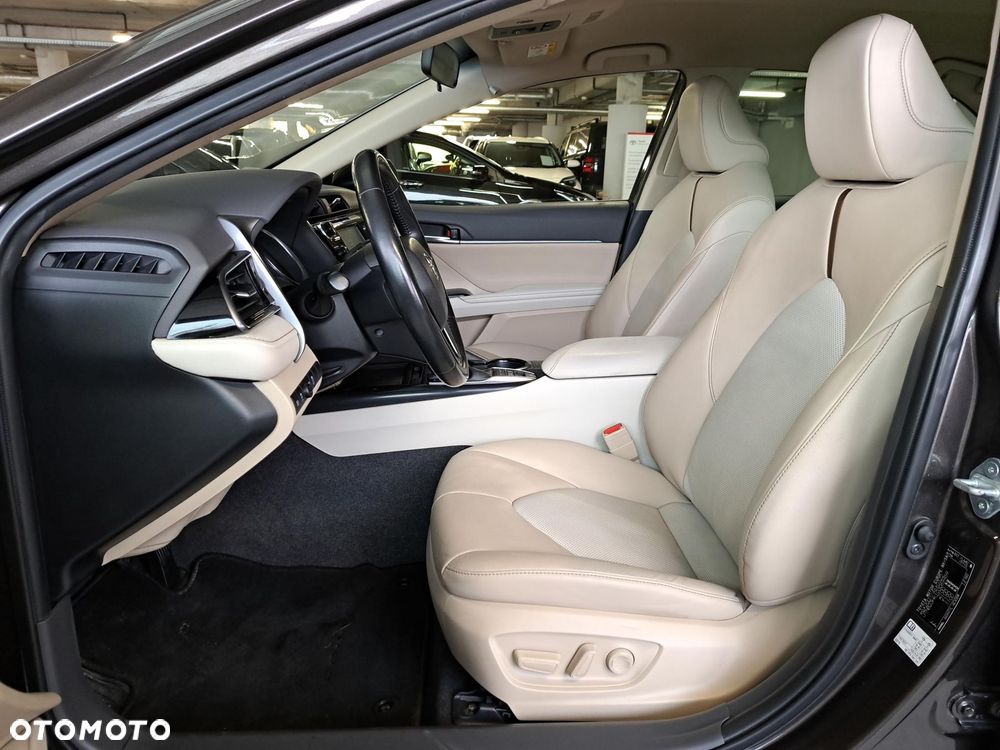 Toyota Camry 2.5 Hybrid Comfort CVT - 12