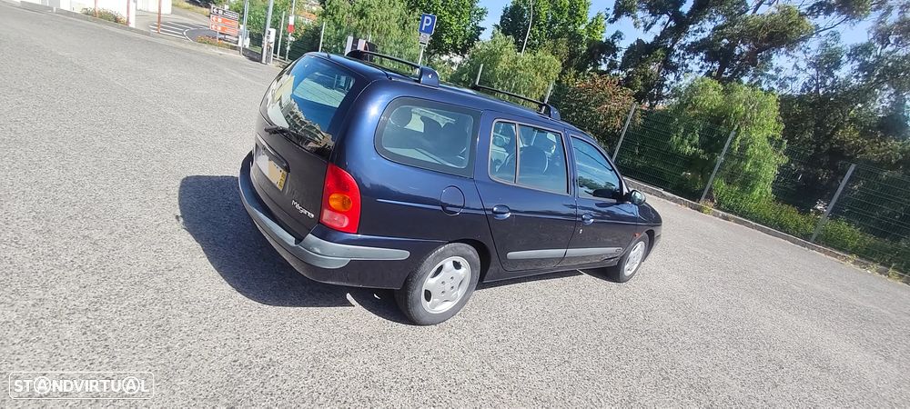 Renault Mégane Break 1.4 16V RXE AC - 11