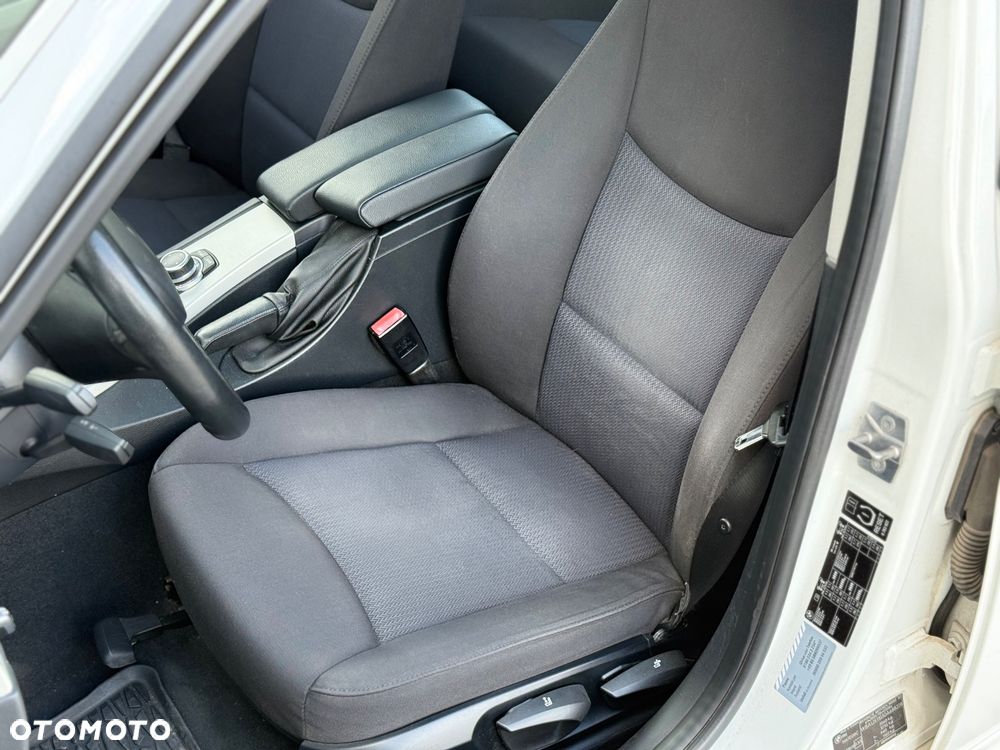 BMW Seria 3 318d DPF - 28