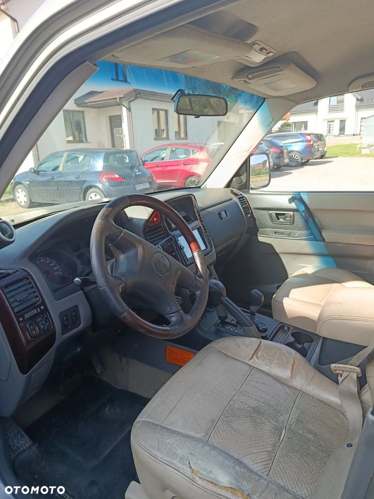 Mitsubishi Pajero - 5