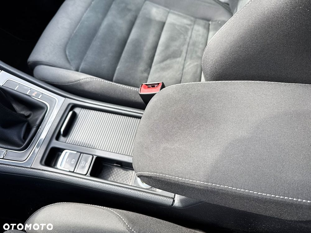 Volkswagen Golf 1.6 TDI SCR Trendline - 29