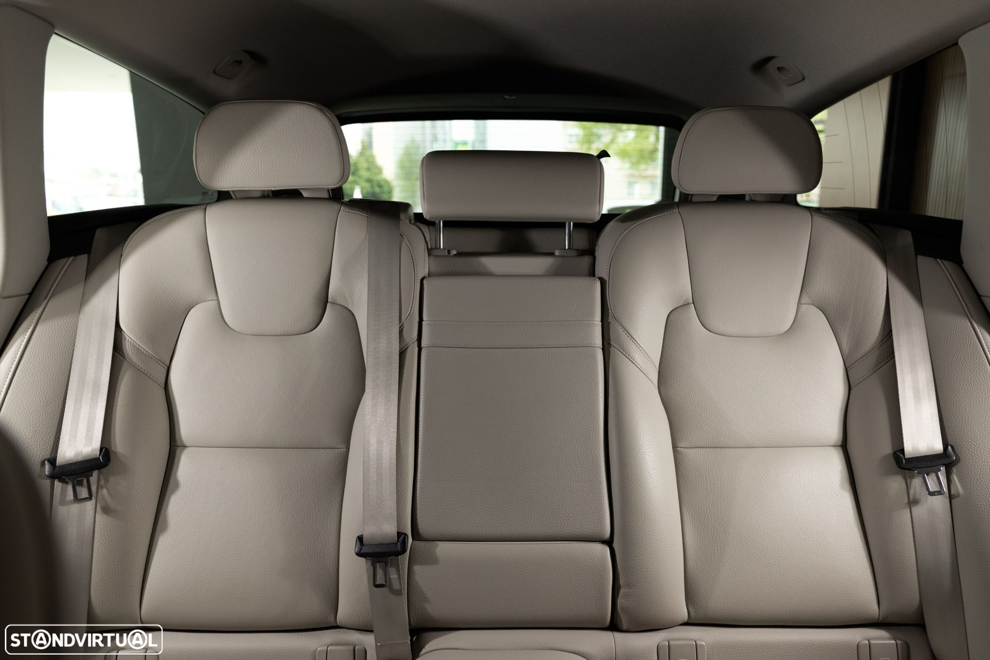 Volvo V90 2.0 D4 Momentum Geartronic - 25