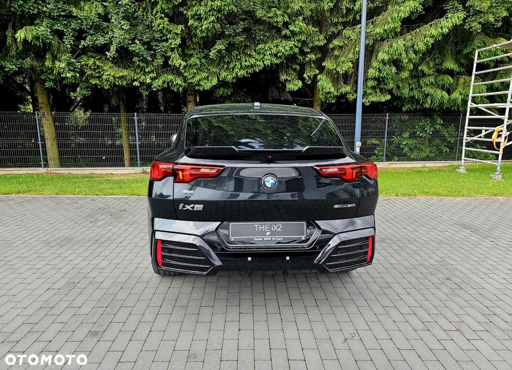 BMW iX2 eDrive20 66.5kWh M Sport - 5
