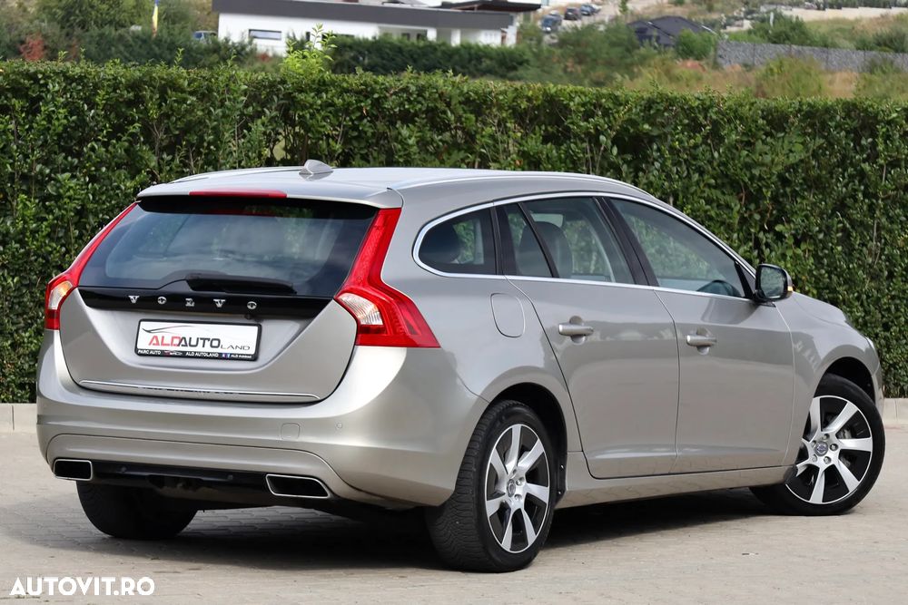 Volvo V60 D6 Plug-In-Hybrid AWD Geartronic Momentum - 3