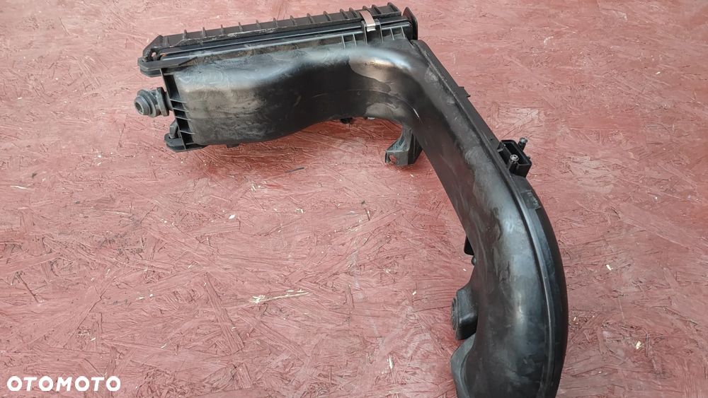 BMW F01N / F02N / F06 / F07 / F10 / F11 / F12 / F13 / F25 / F30 / F31 / F34 / F36 ORYGINALNA OBUDOWA FILTRA POWIETRZA DO SILNIKÓW GAMY N57 ( 3.0D / 3.5D ) O NR. 8 507 565 / 8 507 566 OEM W DOBRYM STANIE