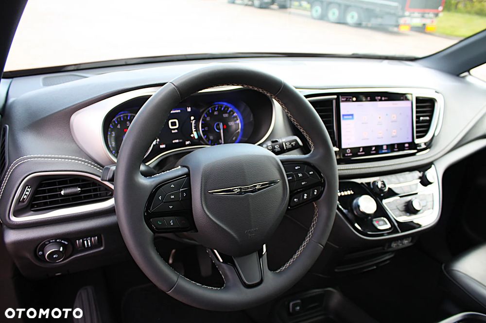 Chrysler Pacifica - 24