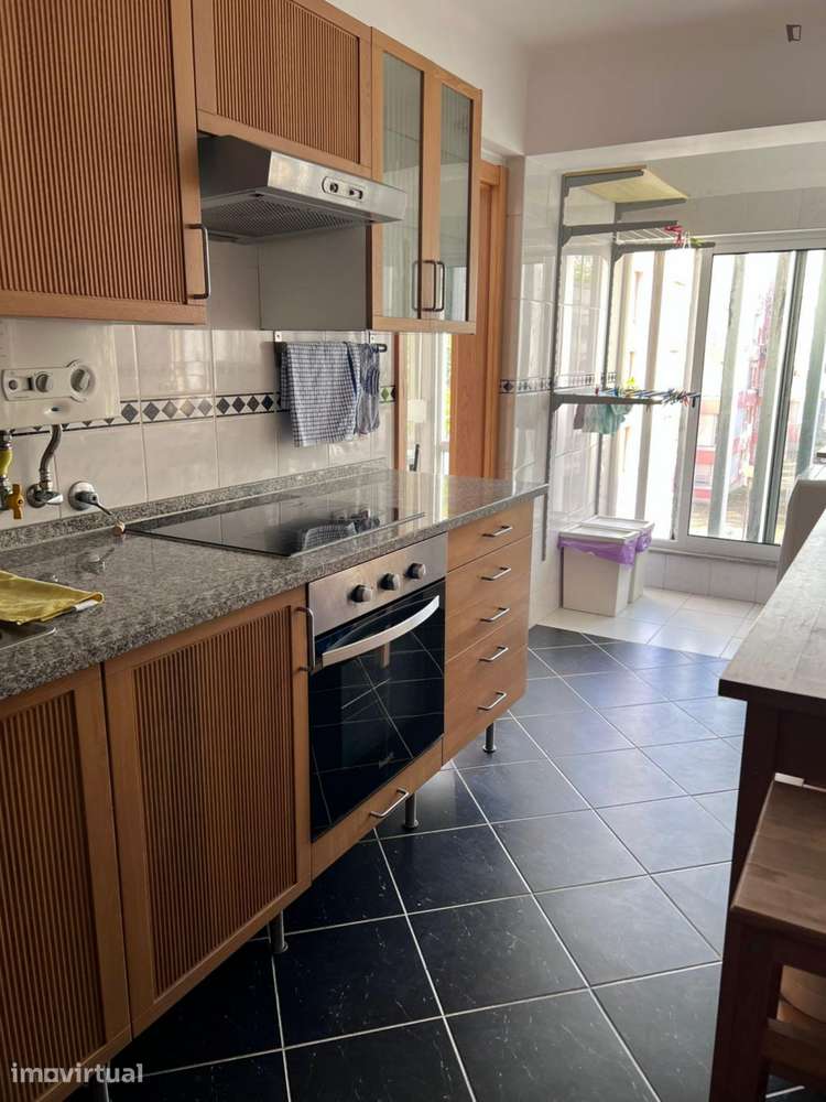Quarto - localizado em Carnide Lisbon - Grande imagem: 5/13