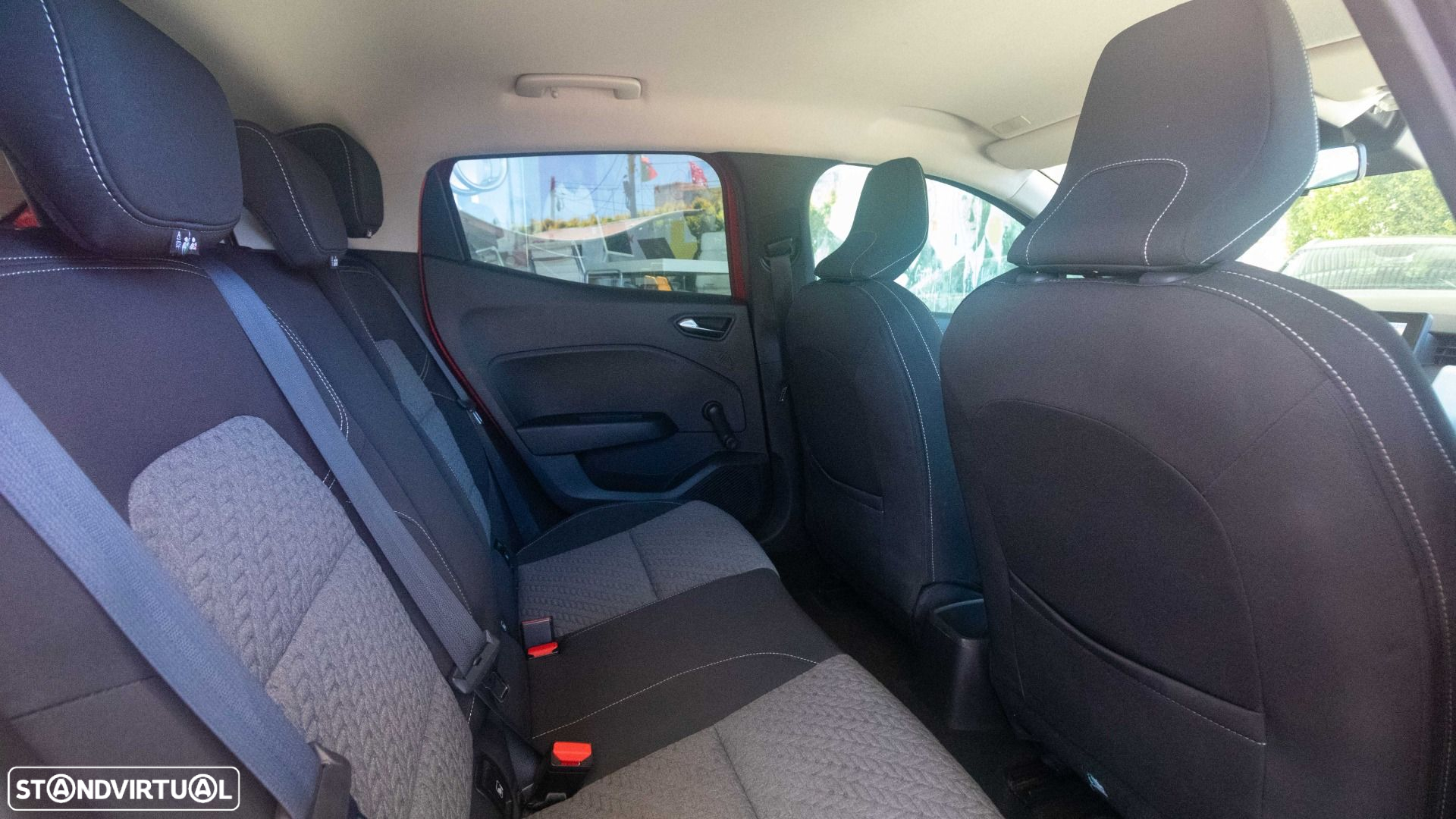 Renault Clio 1.0 TCe Intens CVT - 9