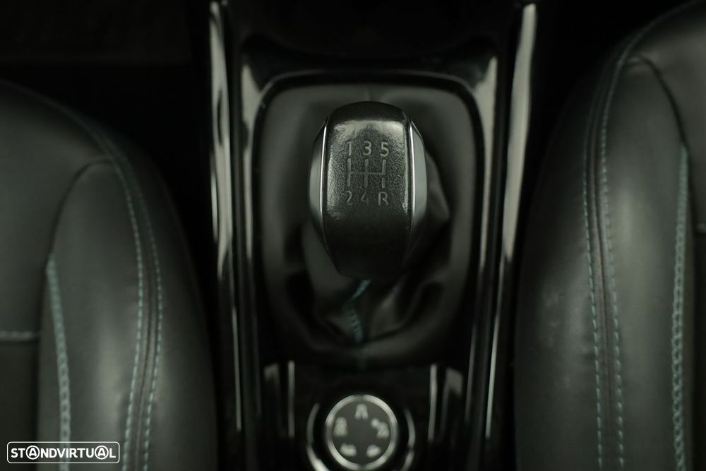 Peugeot 2008 1.2 PureTech Allure - 15