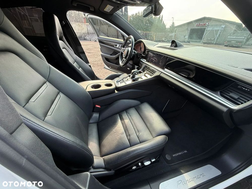 Porsche Panamera - 12