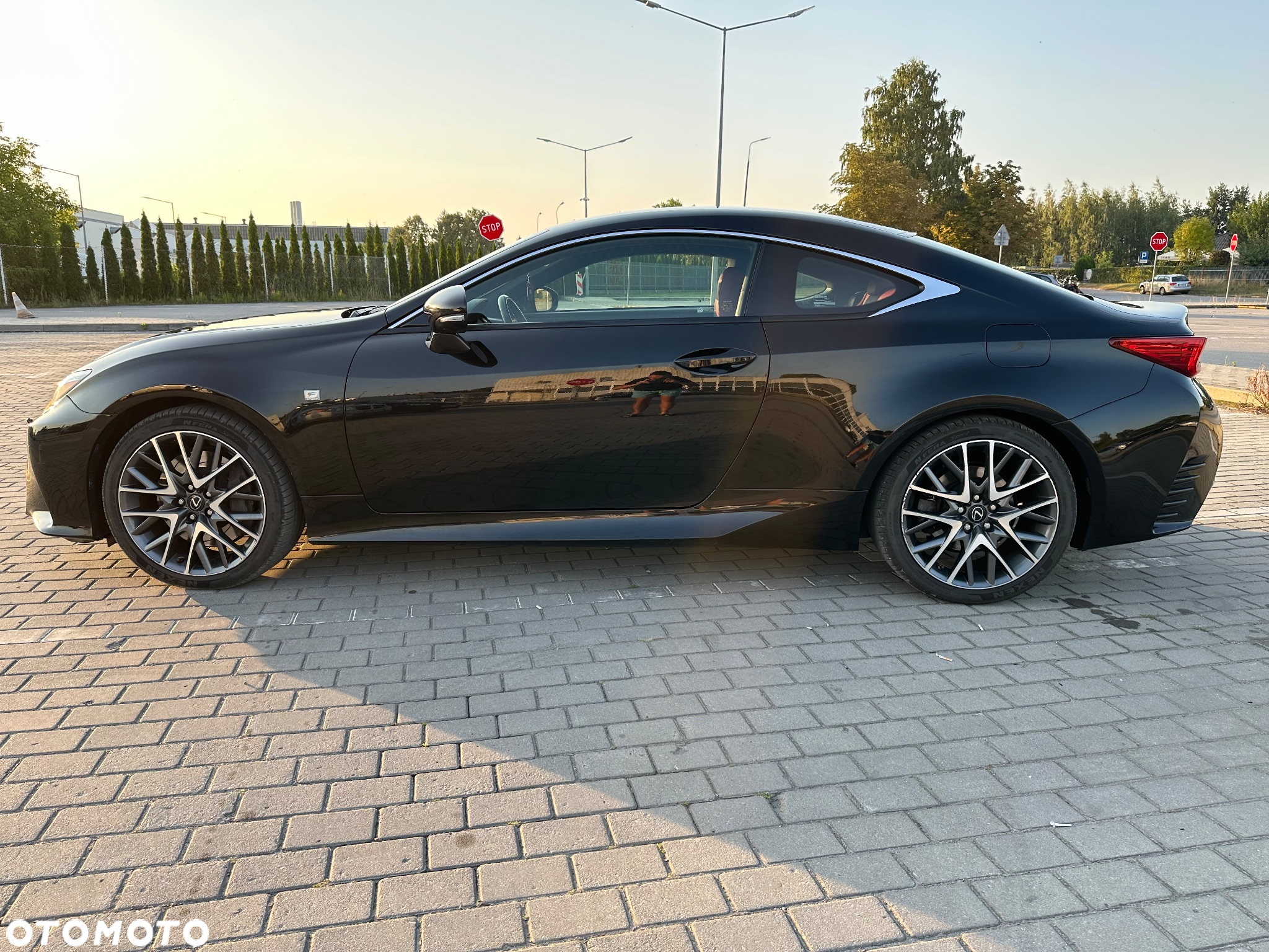 Lexus RC 200t / 300 F Sport - 12