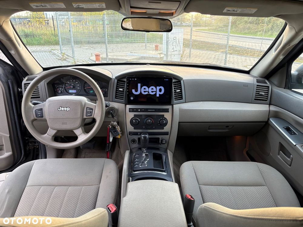 Jeep Grand Cherokee - 24