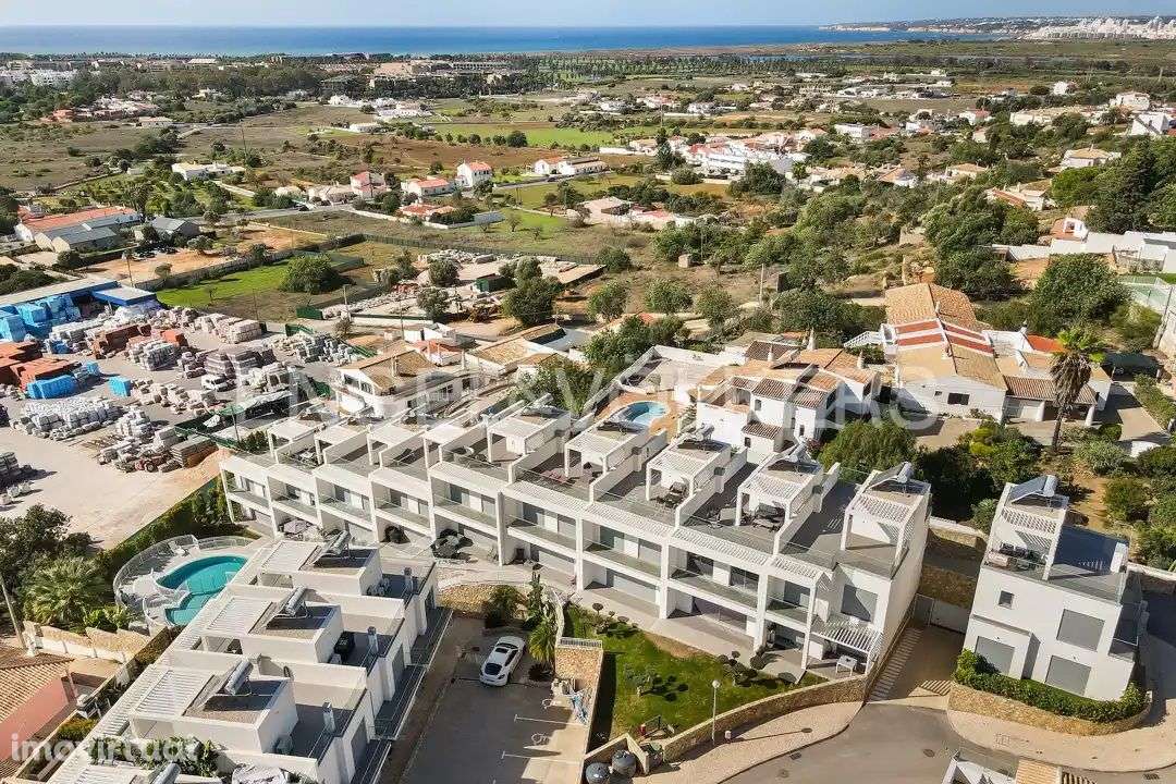 Moradia em banda moderna com 3 quartos perto da Galé - Grande imagem: 3/33