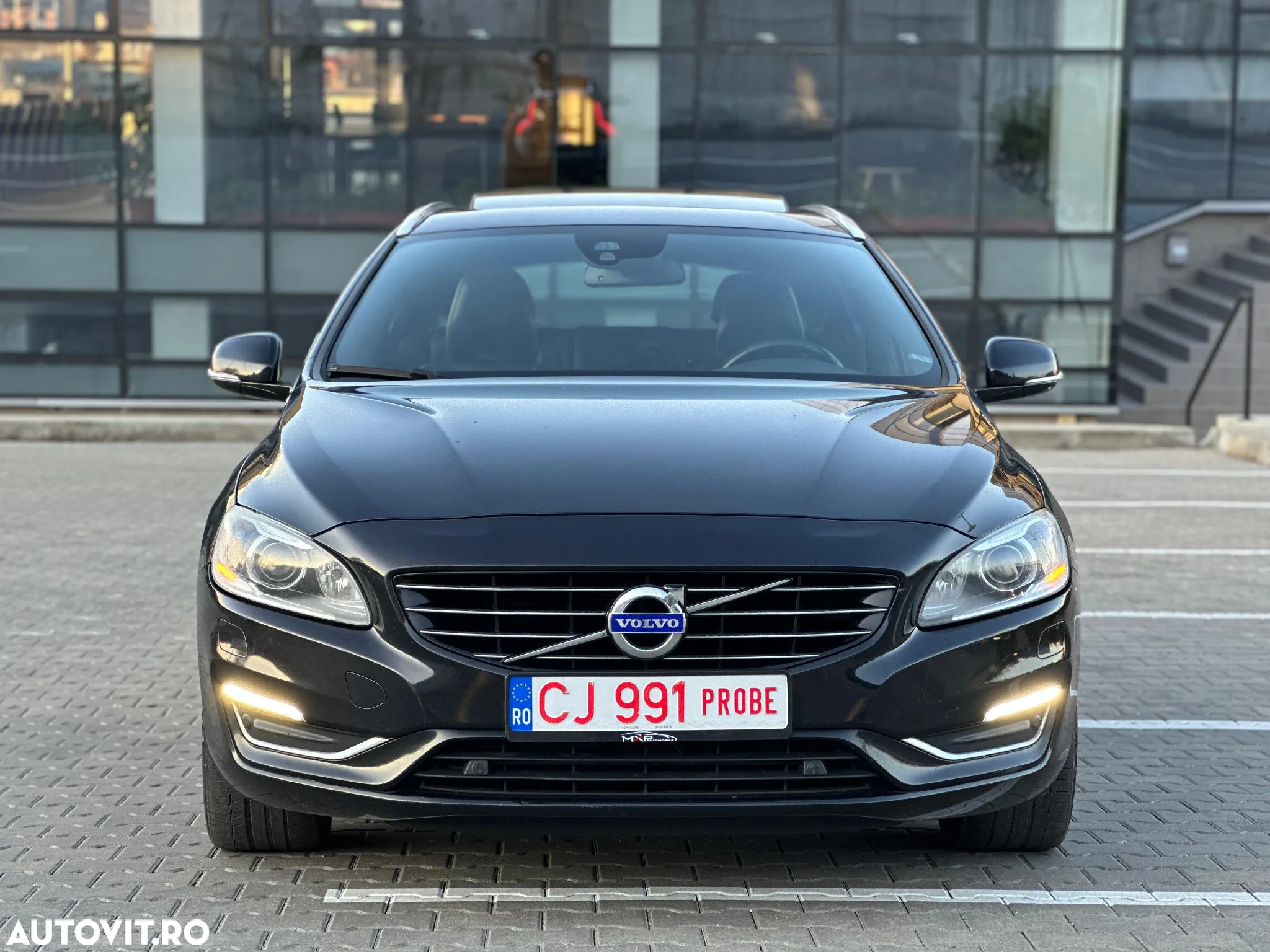 Volvo V60 D6 Plug-In-Hybrid AWD Geartronic Summum - 19