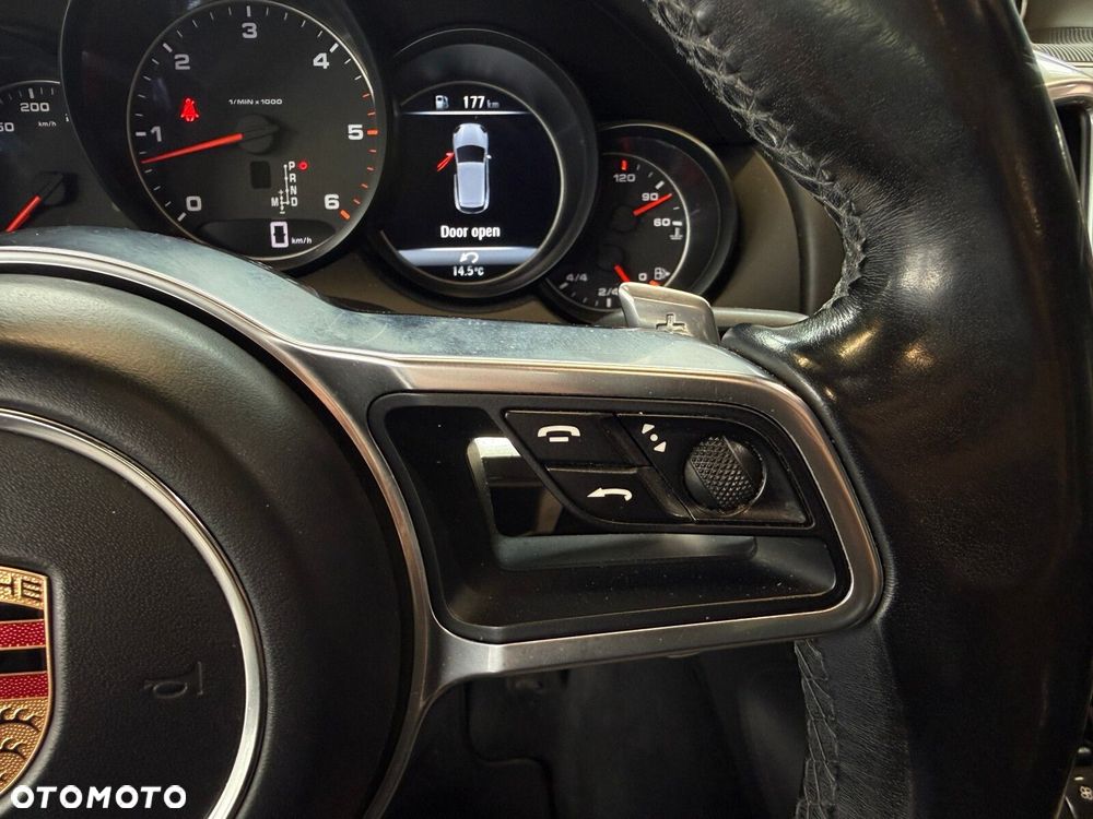 Porsche Cayenne - 35