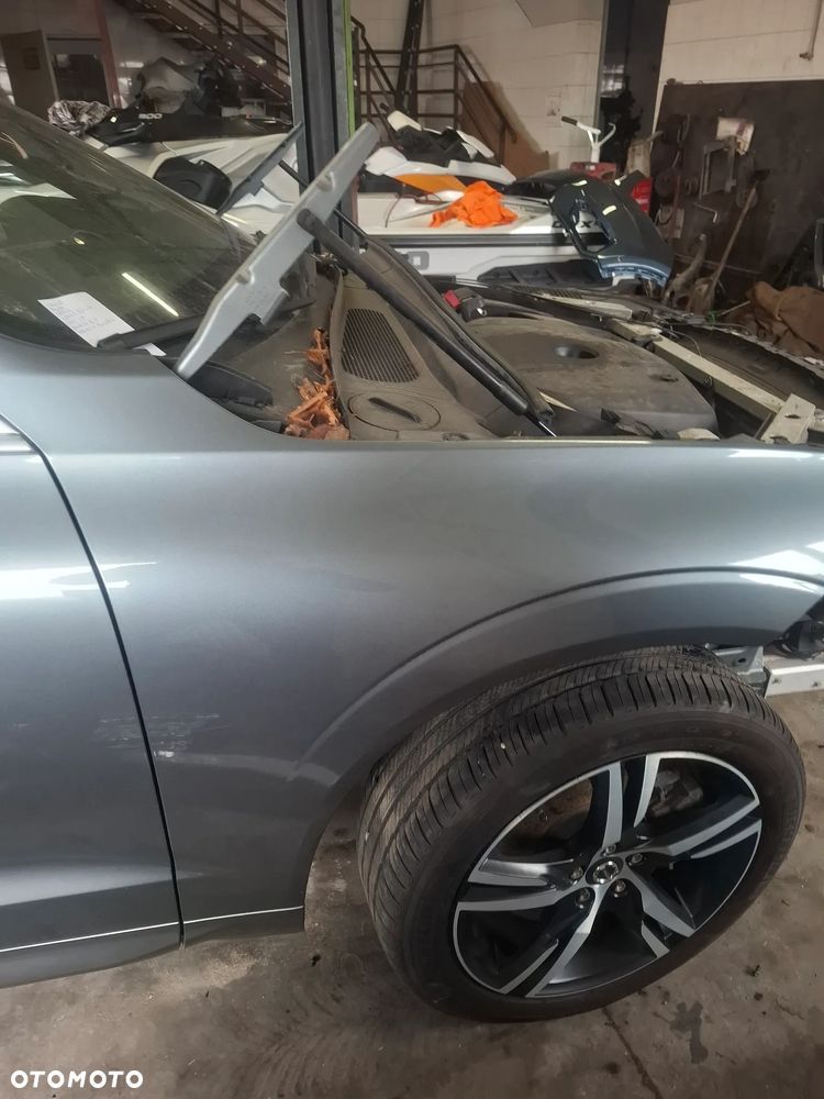 Volvo XC60 II Drzwi lewy tyl kod lakieru 714 - 13