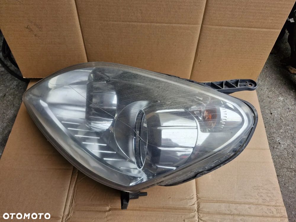 Lampa prawa lewa przednia przód opel Zafira B EUROPA - 2