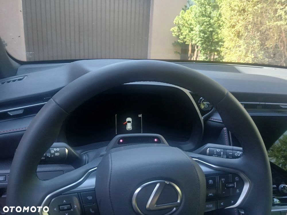 Lexus LBX - 9