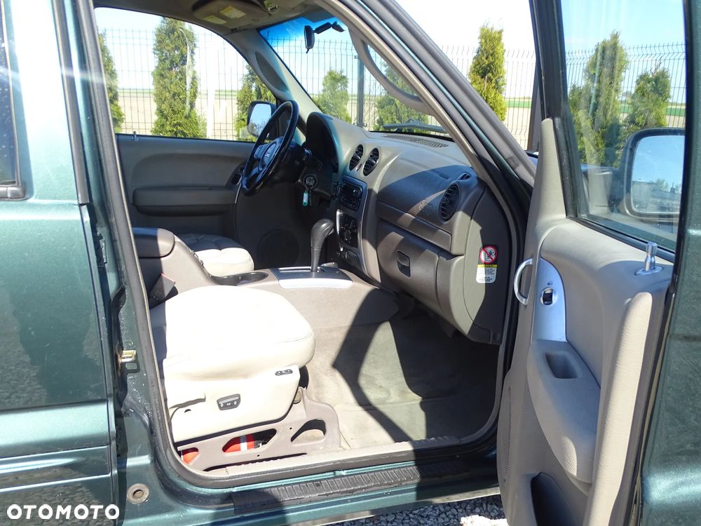 Jeep Liberty - 15