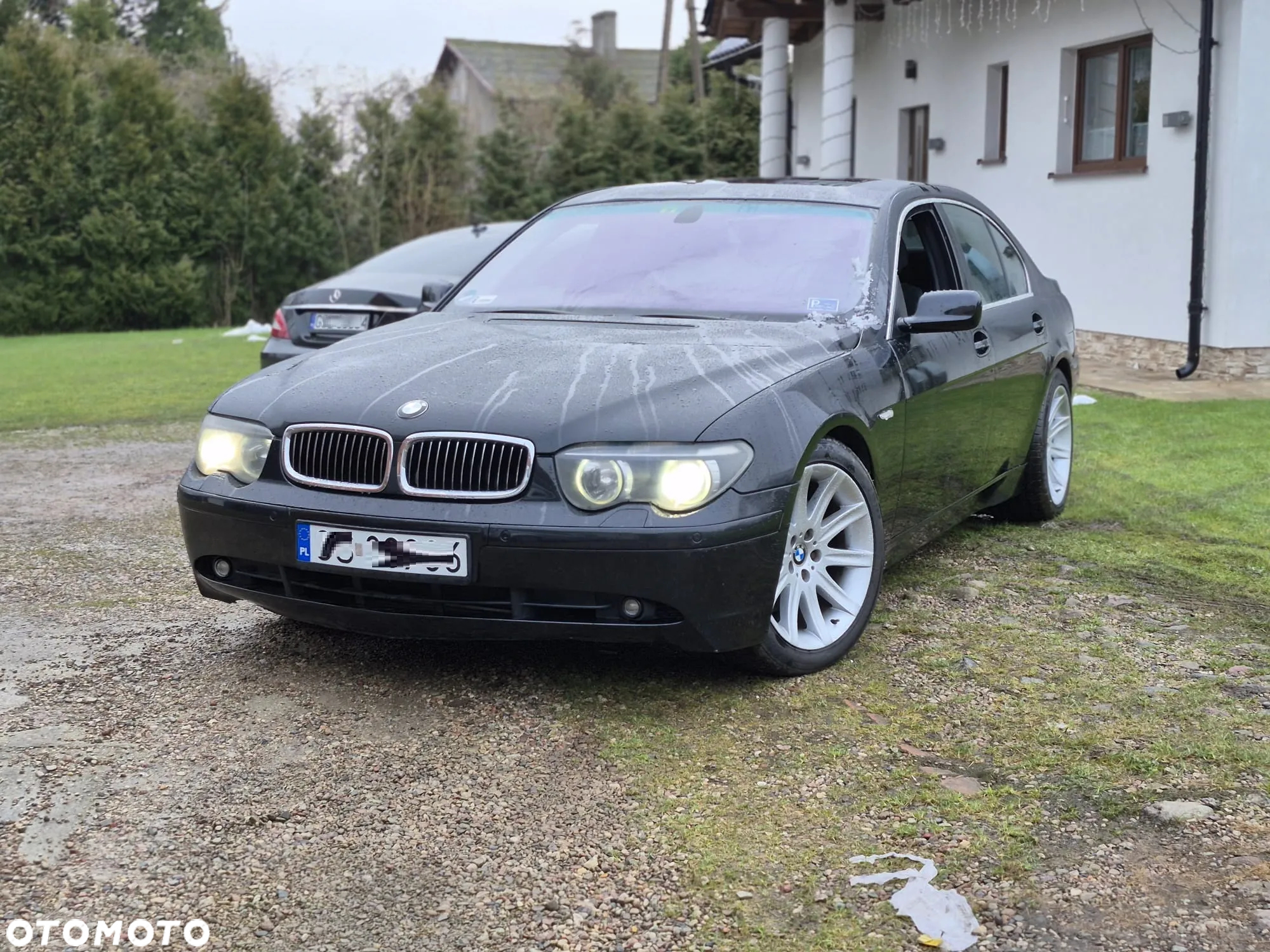 BMW Seria 7 745i - 8