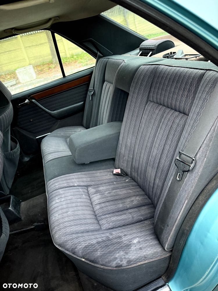 Mercedes-Benz W124 (1984-1993) - 12