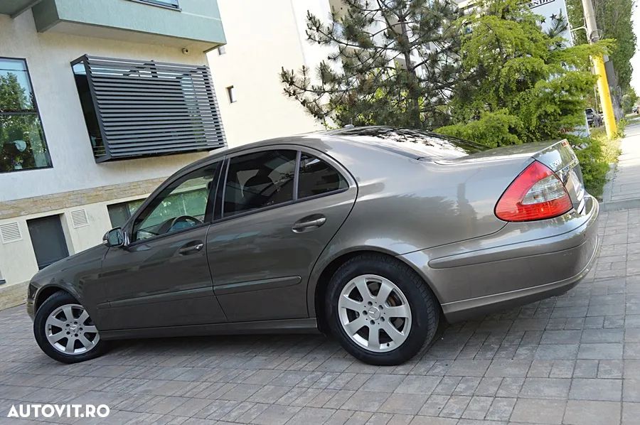 Mercedes-Benz E - 27