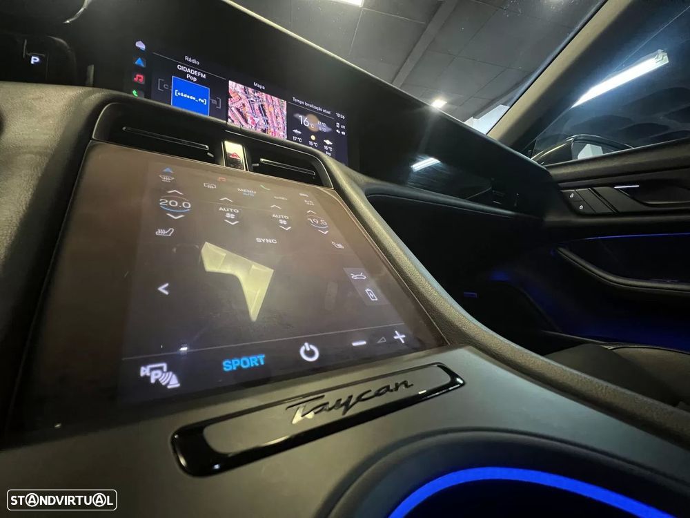 Porsche Taycan Cross Turismo 4 - 39