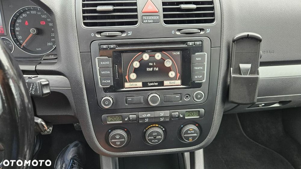 Volkswagen Golf 2.0 TDI DPF Highline - 26