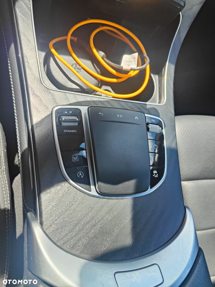 Mercedes-Benz GLC 300 4Matic 9G-TRONIC AMG Line - 21
