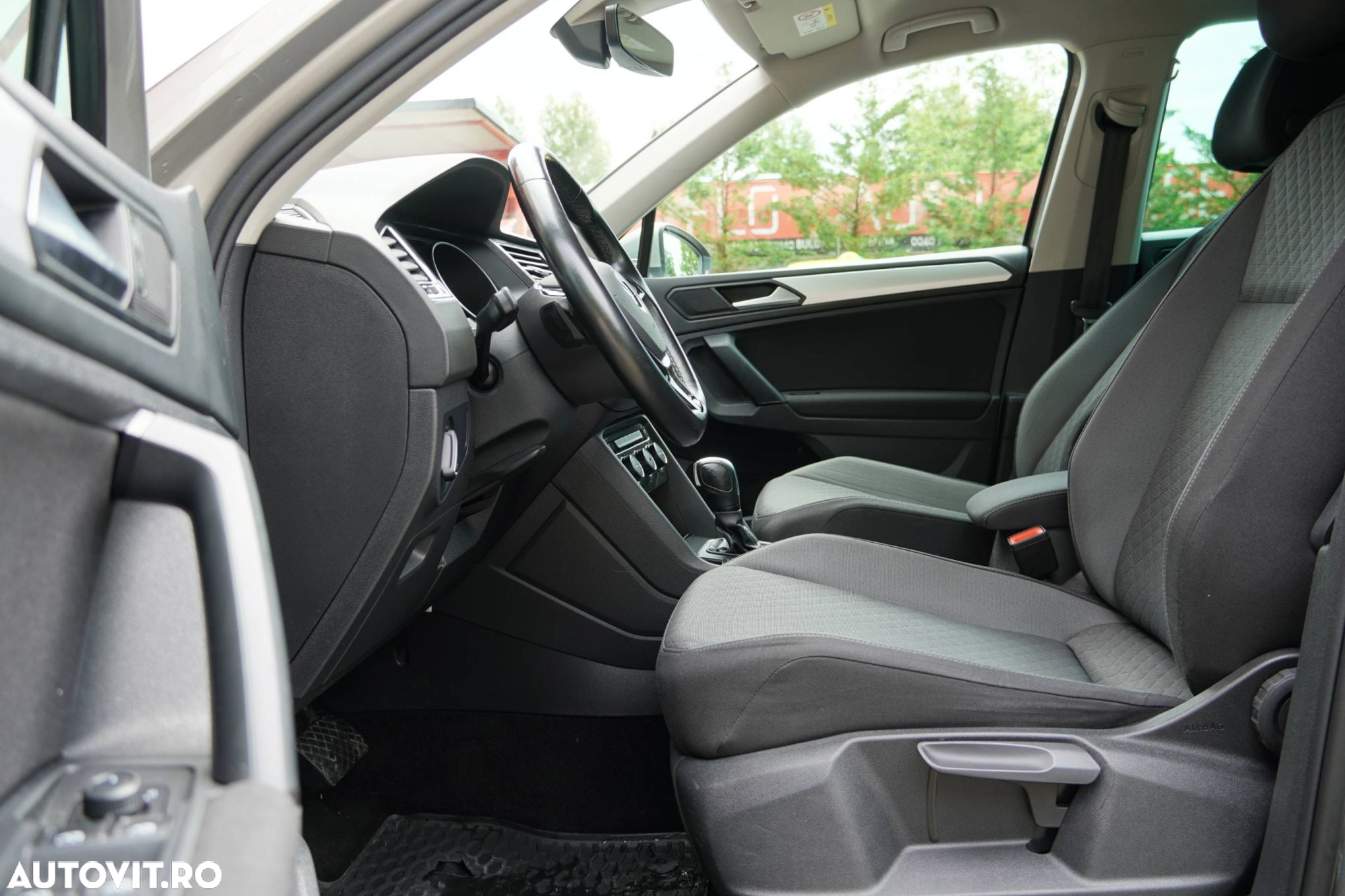 Volkswagen Tiguan - 11