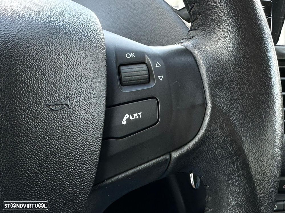 Peugeot 208 1.2 PureTech Style - 17